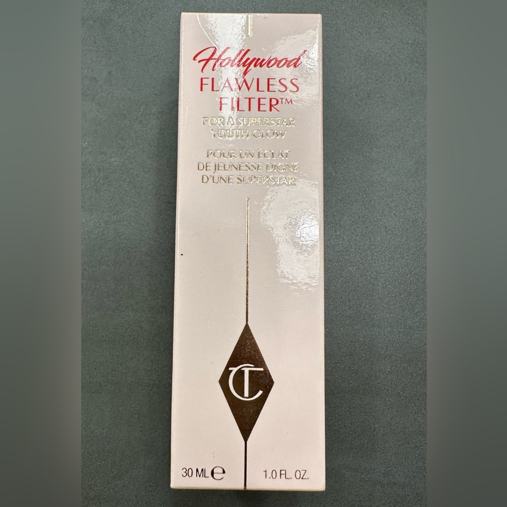 CHARLOTTE TILBURY
Hollywood Flawless Filter